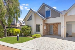 Tides at 65 Cape View Resort, Broadwater